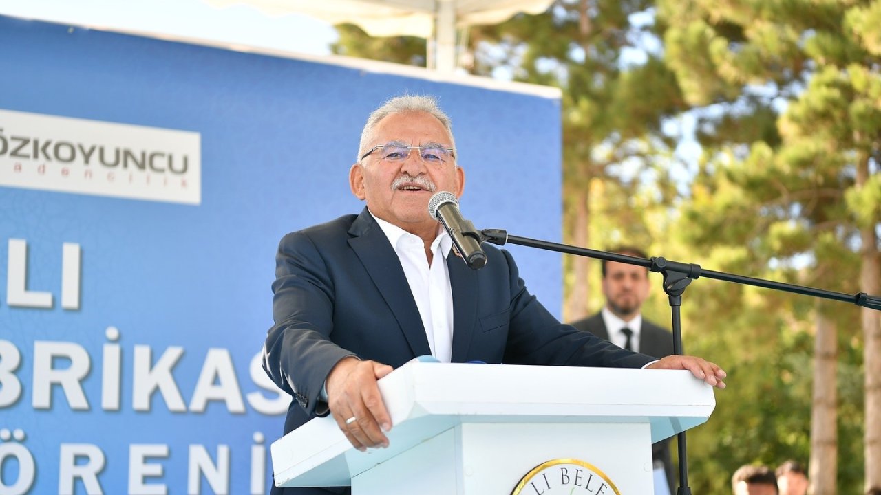 Başkan Büyükkılıç, Türkiye’nin En Çok Konuşulan 10 Siyasetçisinden Biri Oldu