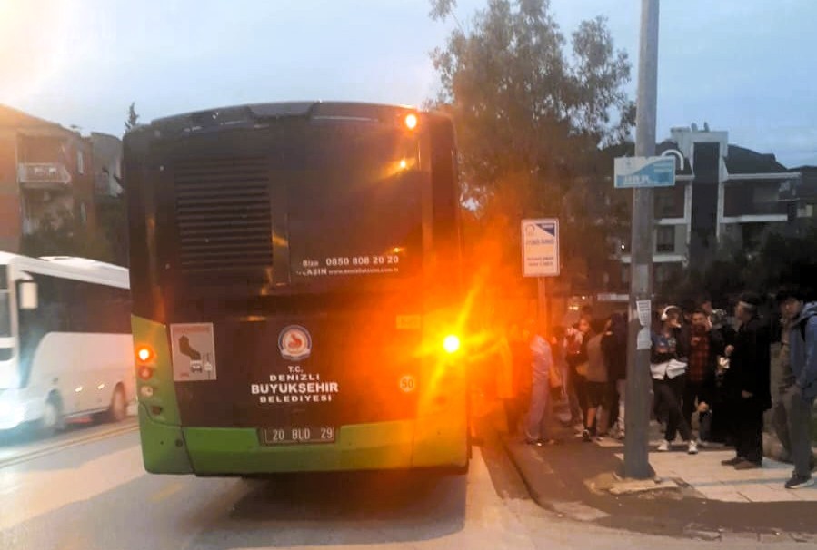 Denizli’de Halk Otobüsü Yolda Kaldı