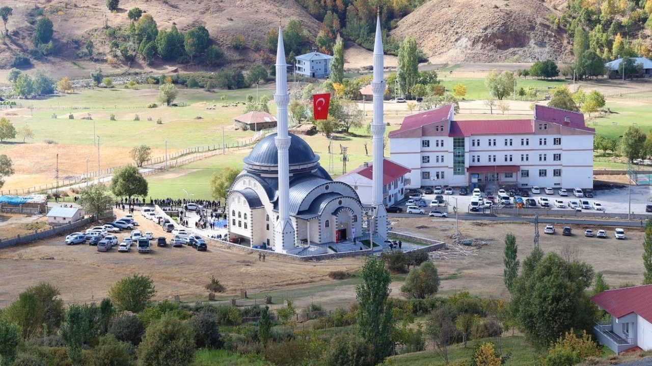Muş’ta Üçevler Köyü Camisi İbadete Açıldı
