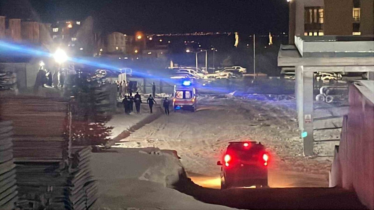 Hastane Şantiyesinde Bıçaklı Kavga: 1’i Ağır 4 Yaralı