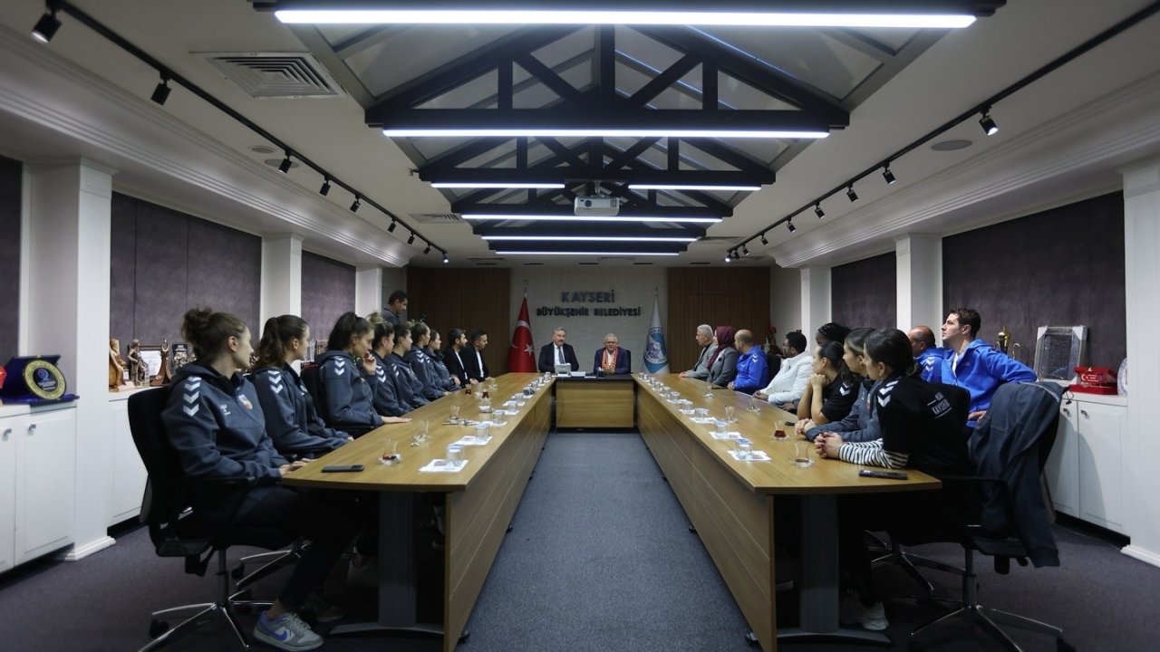 Başkan Büyükkılıç; Melikgazi Kayseri Kadın Basketbol Takımı’nı Ağırladı