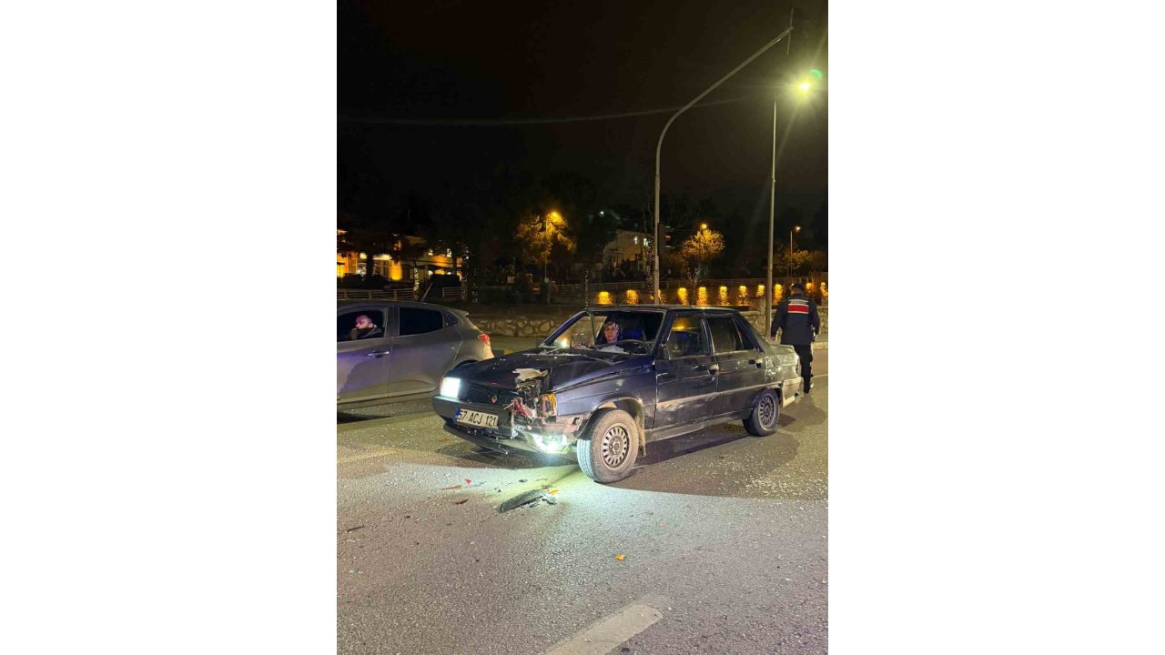 Kırmızı Işıkta Bekleyen Motosikletli Canından Oluyordu