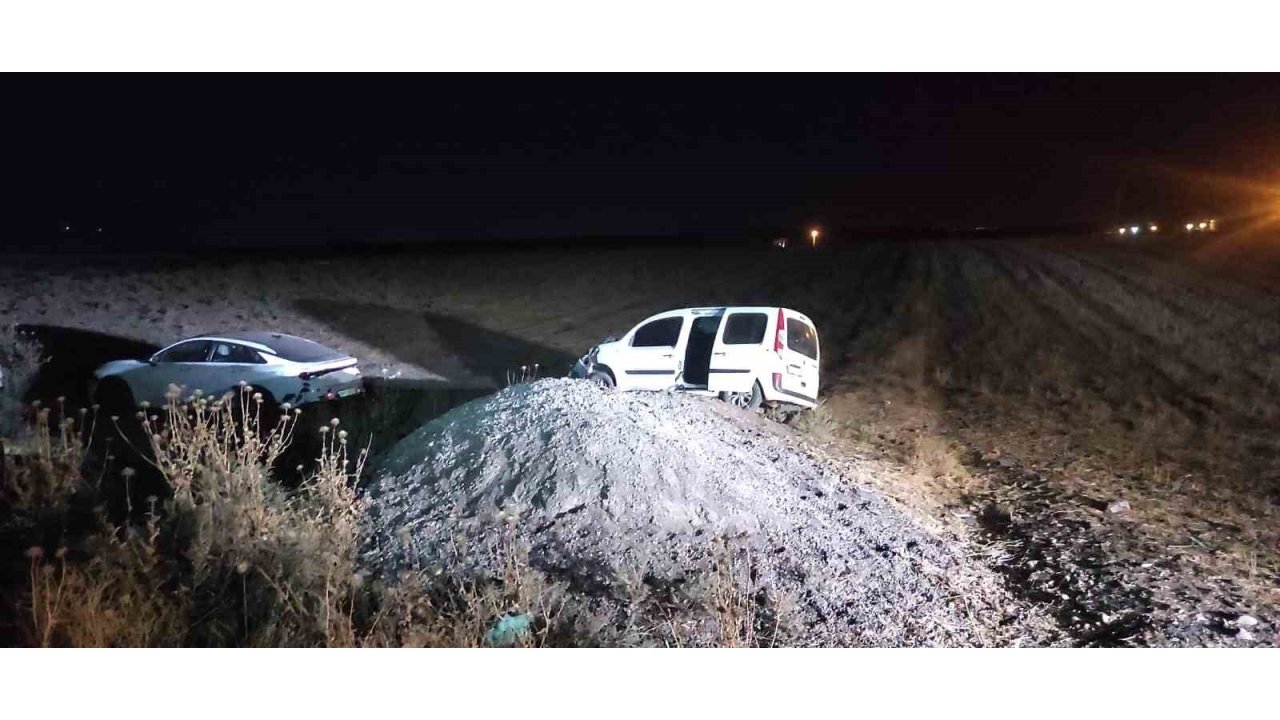 Şırnak’ta İki Araç Yoldan Çıkarak Tarlaya Uçtu, Sürücüler Yara Almadan Kurtuldu