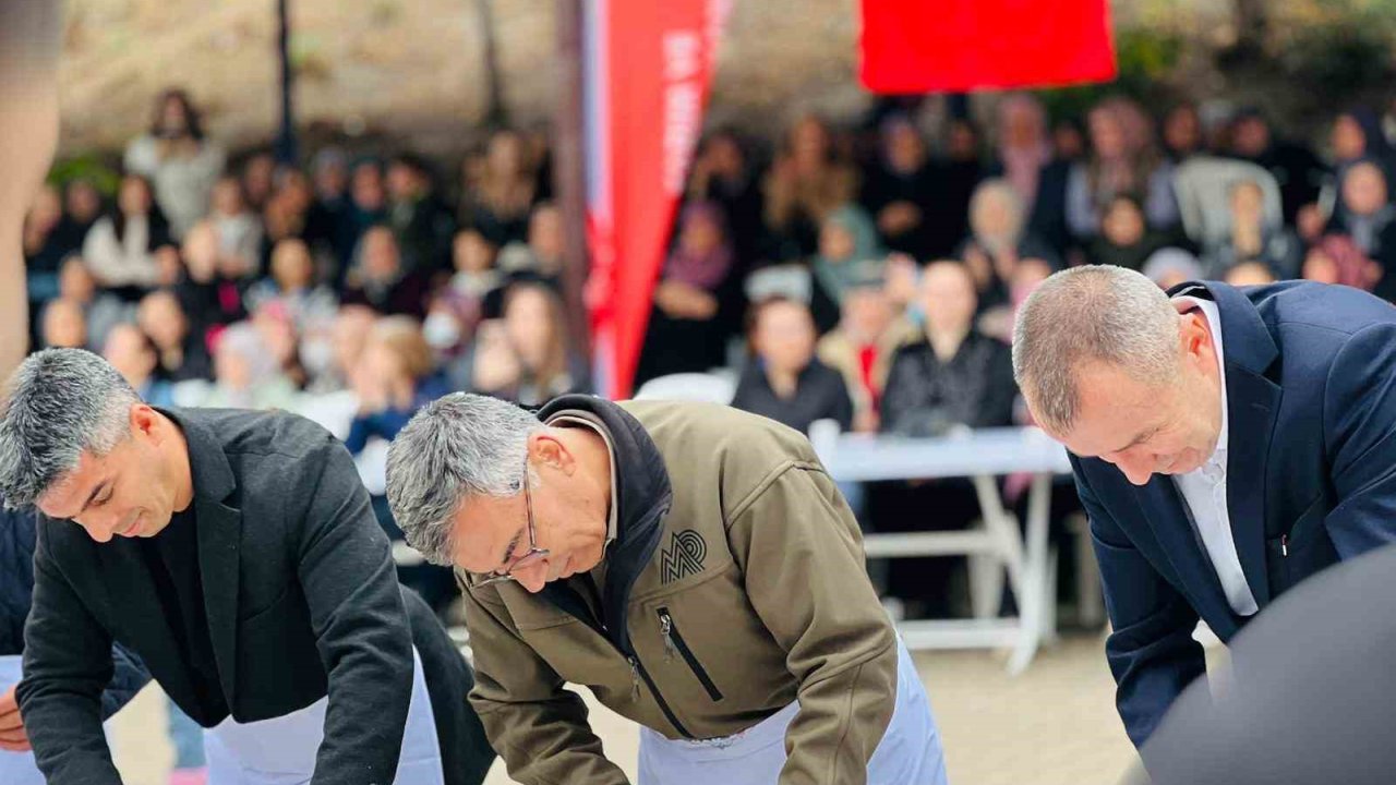 Bilecik’te Gerçekleştirilen Kabak Soyma Yarışması’nda Renkli Sahneler Yaşandı