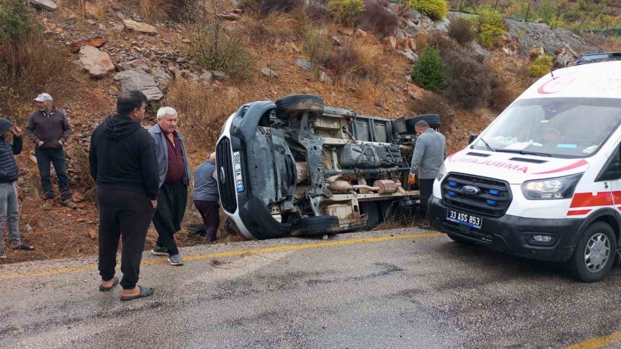Mersin’de Kamyonet Devrildi: 3 Yaralı