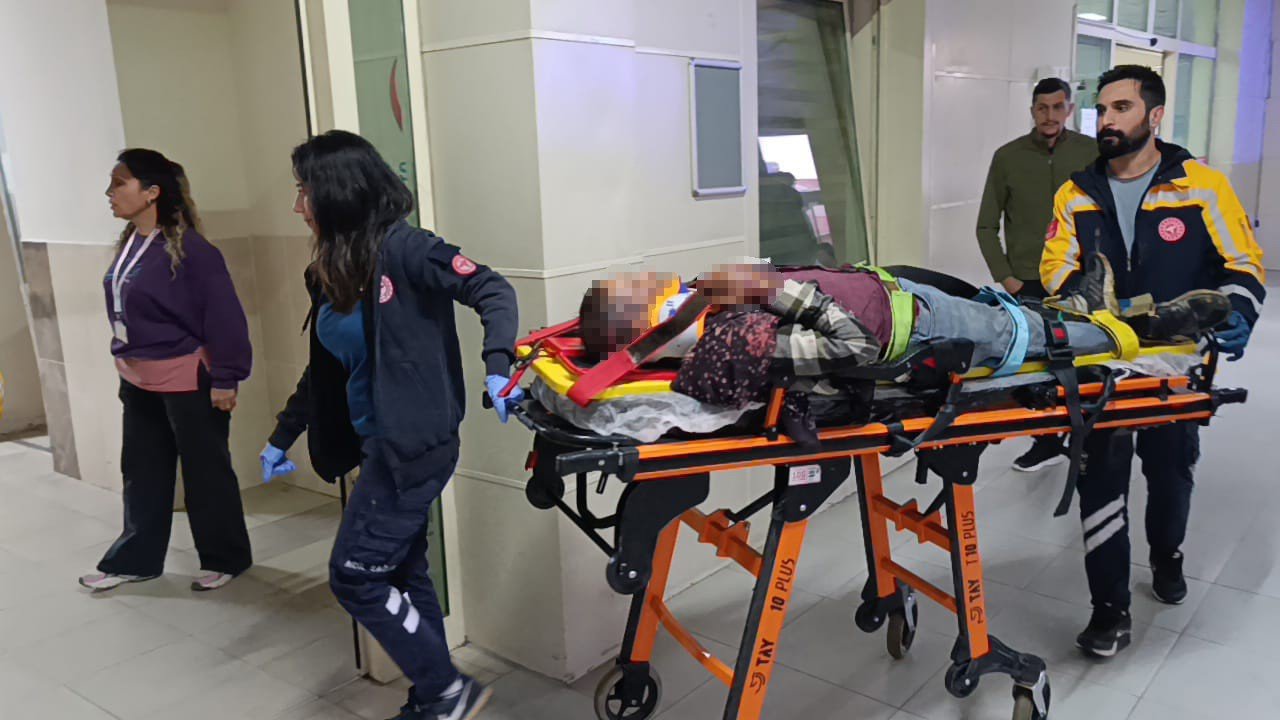 Adana’da Tarım İşçilerini Taşıyan Minibüs Devrildi: 11 Yaralı