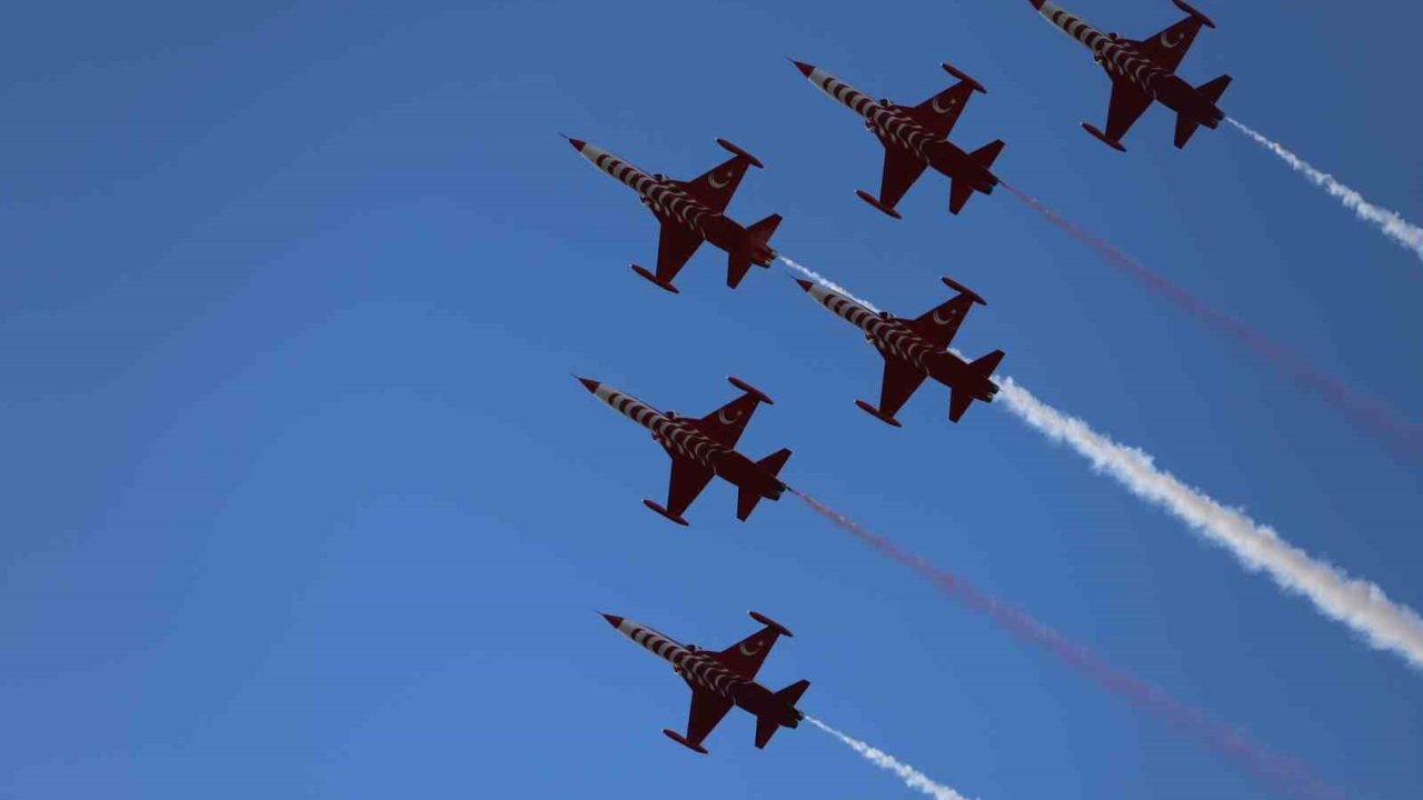 Türk Yıldızları Bandırma Semalarında