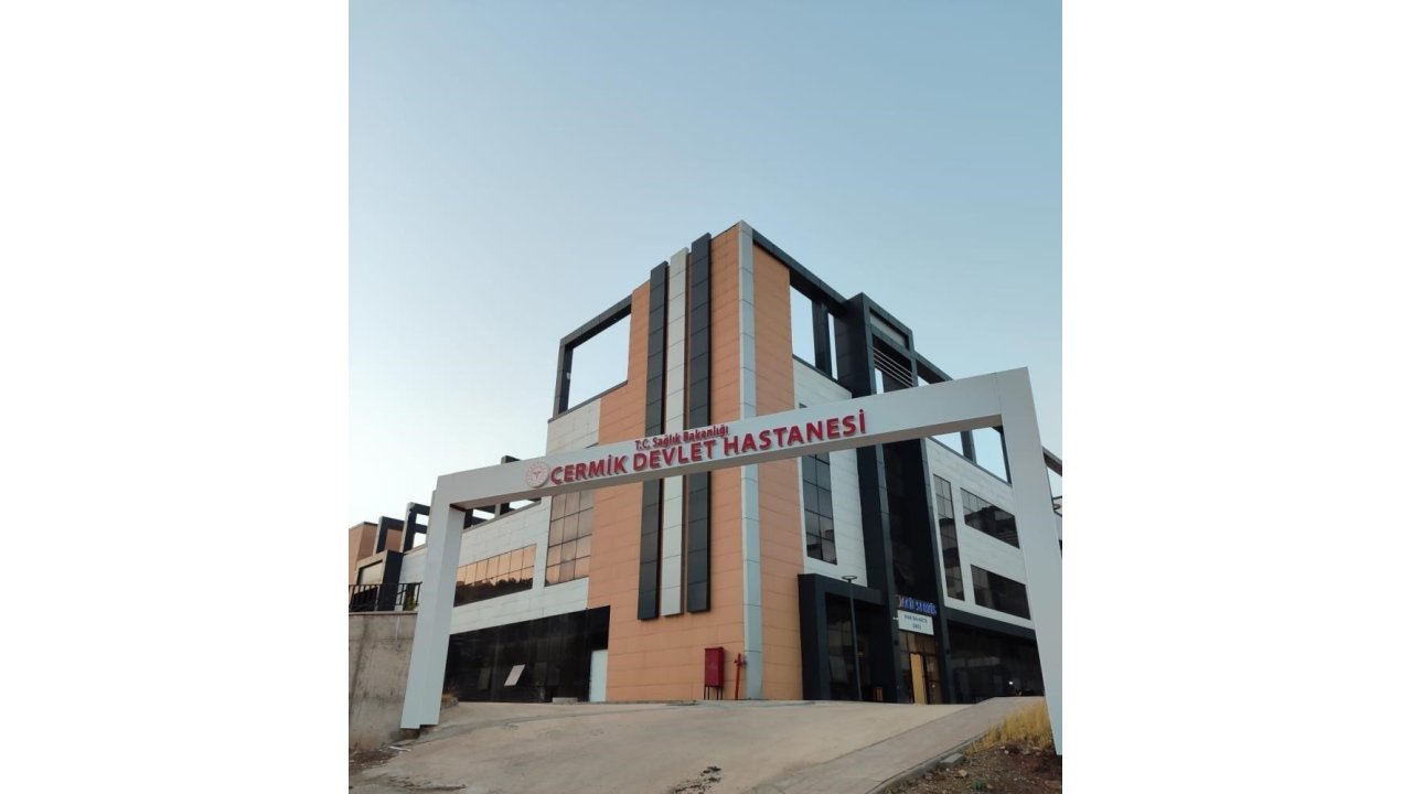 Motosikletli Şahıs, Araçtan İndirdiği Kadını Bıçaklayıp Kaçtı