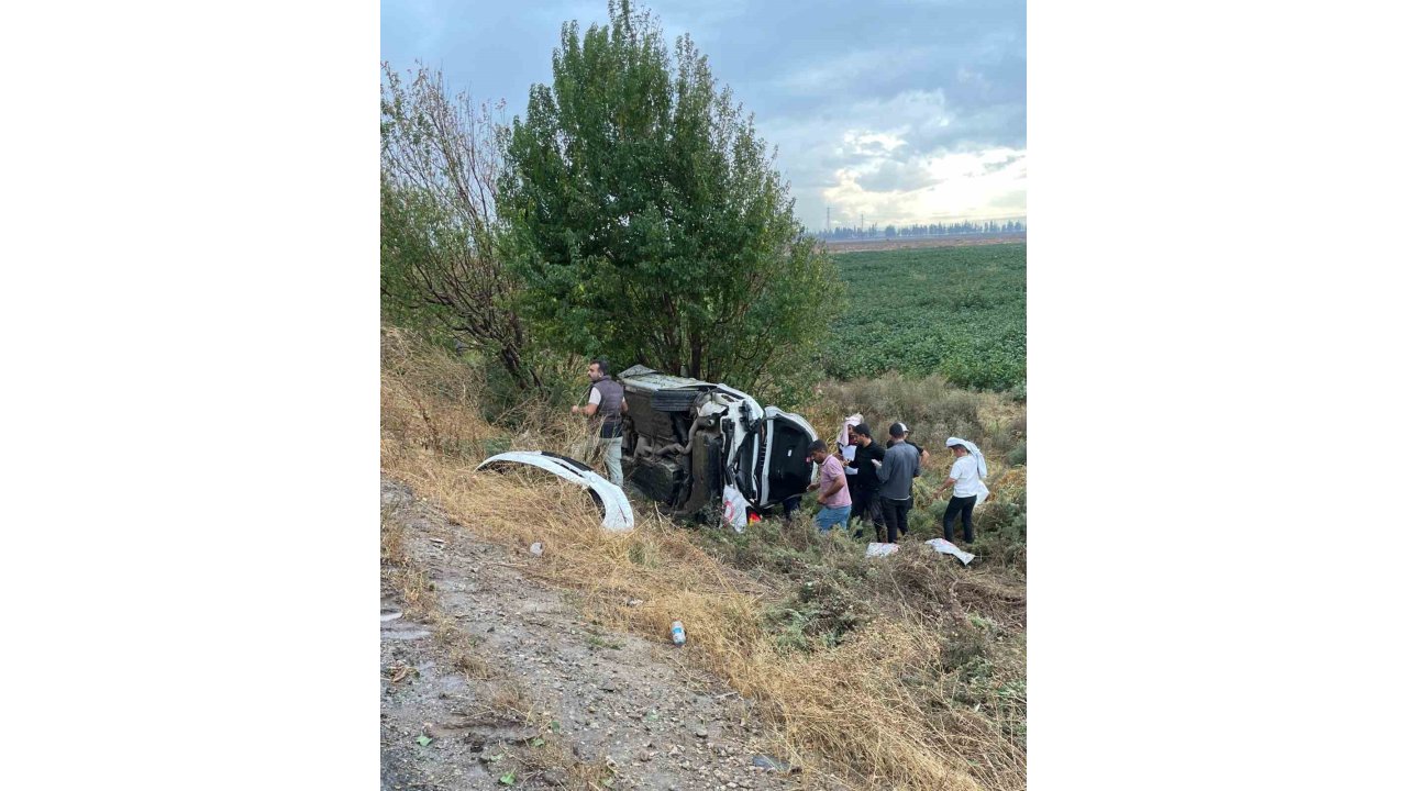 Takla Atıp Şarampole Devrilen Genç Sürücü Hayatını Kaybetti