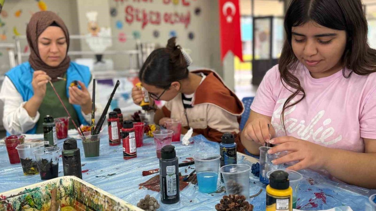 Akdeniz Belediyesinden Anneler Ve Kızlarına Kamp Sürprizi