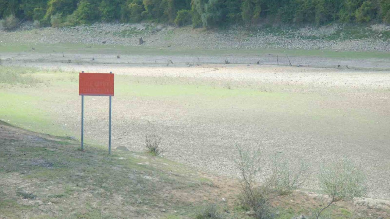 İstanbul’un Su İhtiyacını Karşılayan Barajlar Kuruma Noktasına Geldi