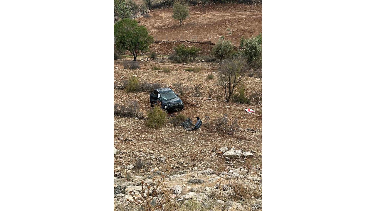 Mardin’de Kontrolden Çıkan Otomobil Şarampole Devrildi: 2 Yaralı