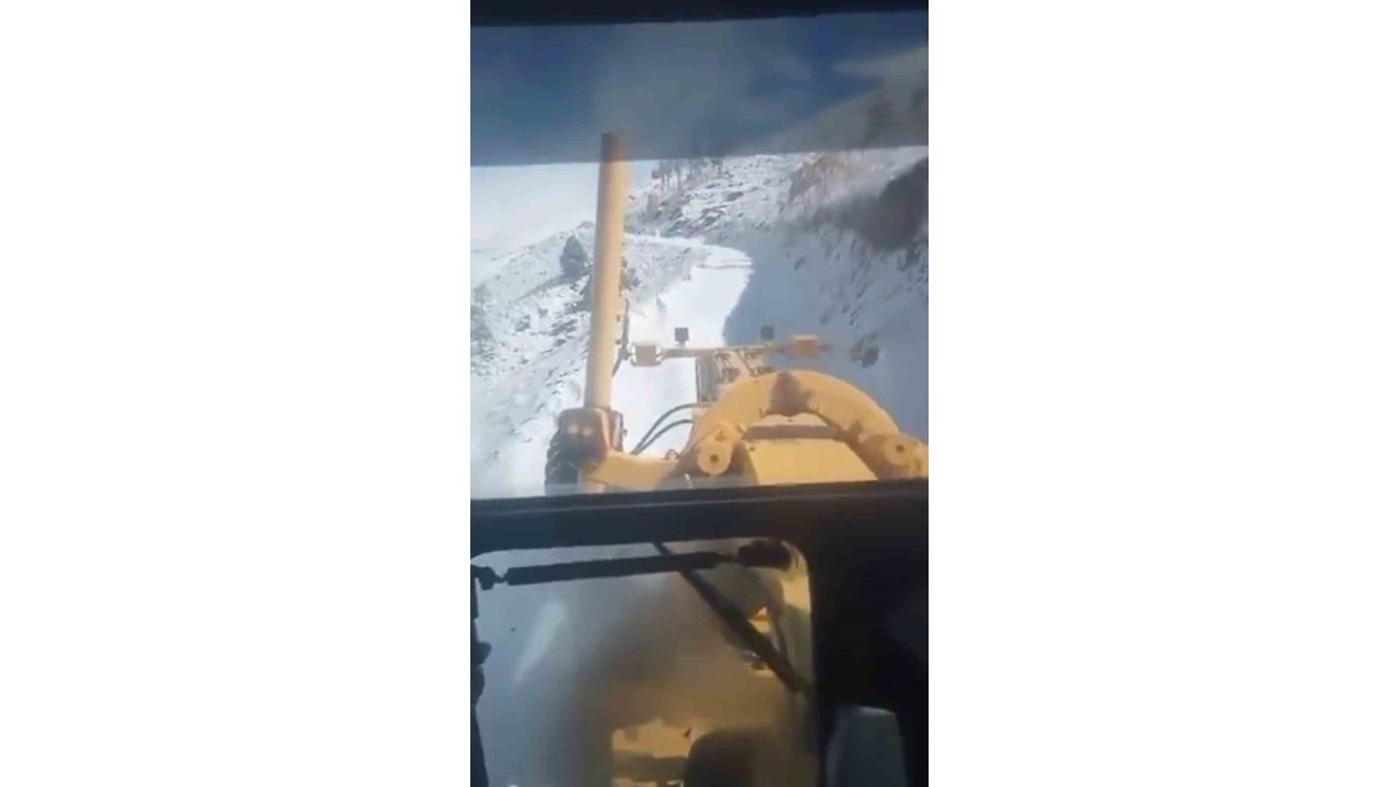 Bingöl’de Mevsiminin İlk Karı Yağdı: Ekipler Hemen Harekete Geçti