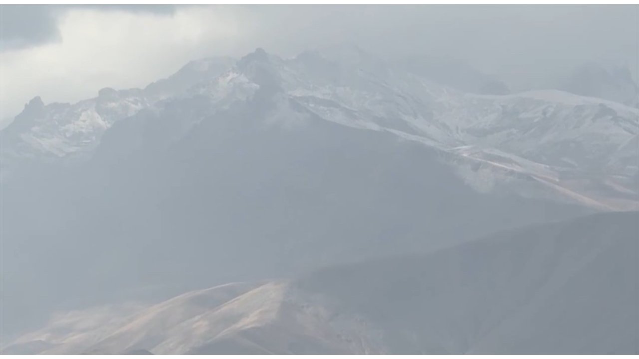 Yüksekova’ya Mevsimin İlk Karı Düştü