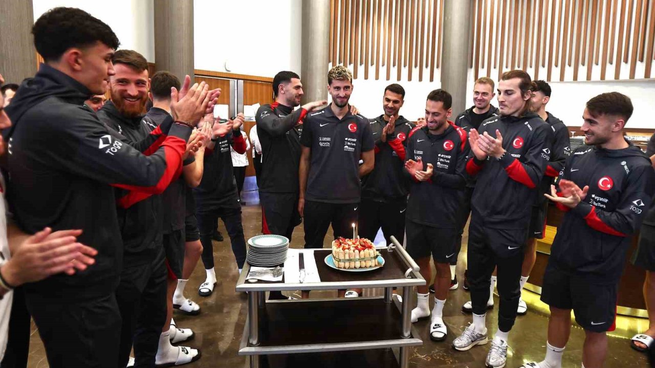 A Milli Takım’da Atakan Karazor’un Doğum Günü Kutlandı