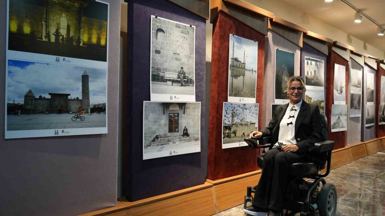 Hediye Fotoğraf Makinesiyle Engelleri Aştı