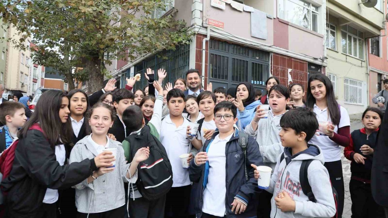Kağıthane Belediyesi’nden Okullara Sıcak Çorba İkramı