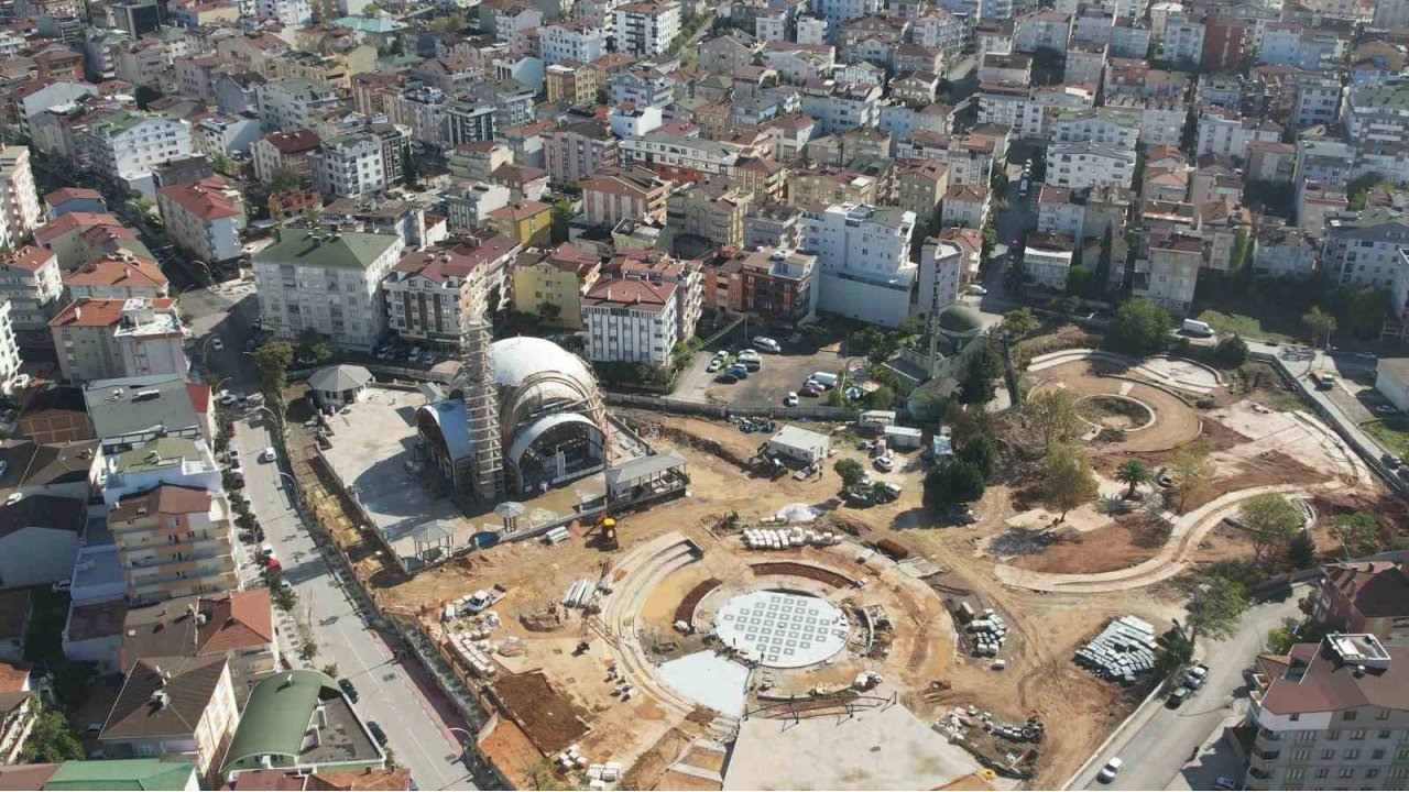 Kent Meydanı’nda Çalışmalar Tam Gaz Devam