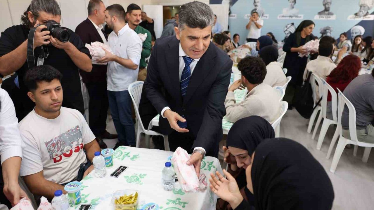 Mersin’de Sınava Hazırlanan Öğrencilere Döner Sürprizi