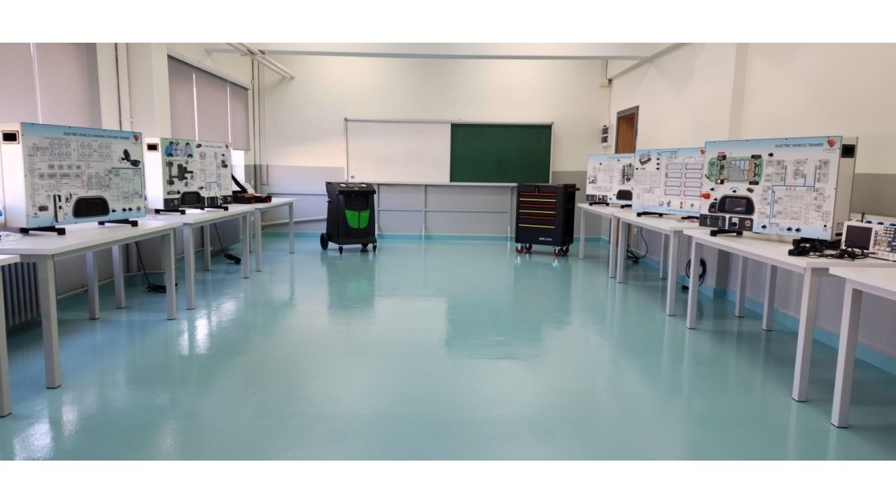 Elektrikli Araçlar Eğitim Merkezinde Kurulum Çalışmaları Hızla İlerliyor