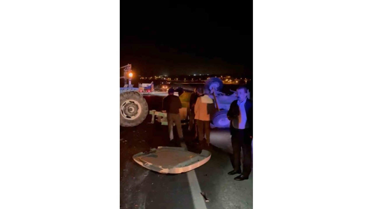 Siirt’te Hafif Ticari Araç İle Traktör Çarpıştı: 2 Yaralı