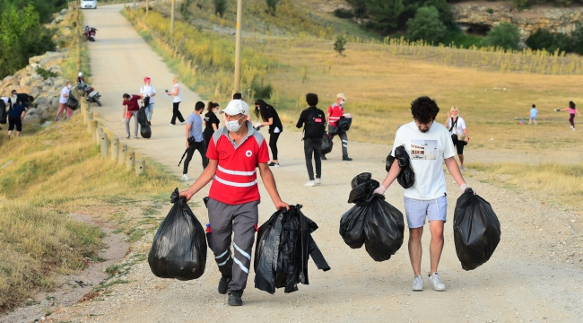 UŞAK BELEDİYESİ VE ÇEVRECİ VATANDAŞLAR KİRLİLİĞE DUR DEDİ