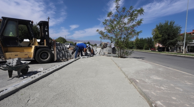 Kaldırımlar Yenileniyor