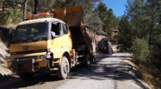 Karamanlı Yolu’nda sathi kaplama başladı