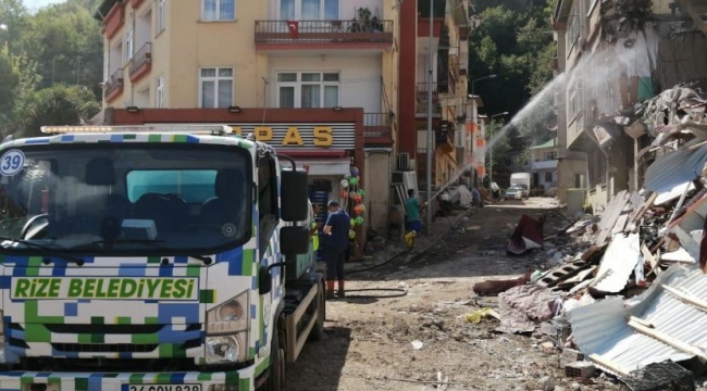 RİZE BELEDİYESİ EKİPLERİ DERELİ'DE VATANDAŞLARIN YARDIMINA KOŞTU