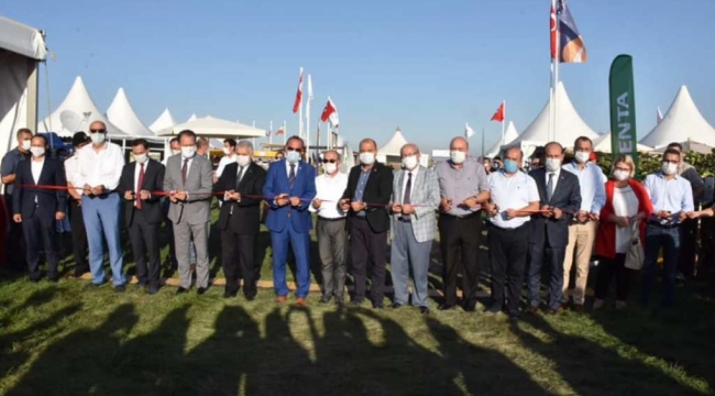 Tarımsal ürünlerin ve tarımda kullanılan teknolojik aletlerin sergilendiği Karaevli Tarım ve Teknoloji Fuarı'nın açılışı düzenlenen törenle gerçekleştirildi.