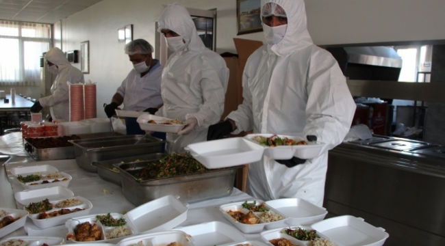 FEDAKAR SAĞLIKÇILARA İFTAR HİZMETİ