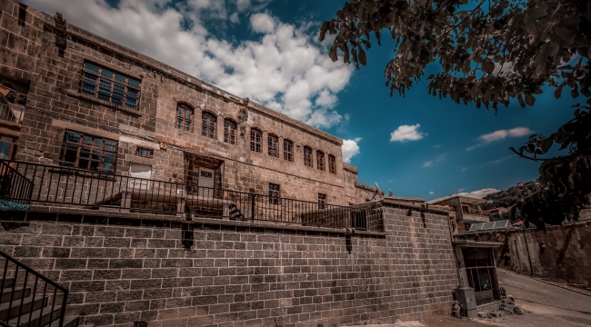 Bitlis’te tarihi evler sokak sağlıklaştırması ile turizme kazandırılıyor