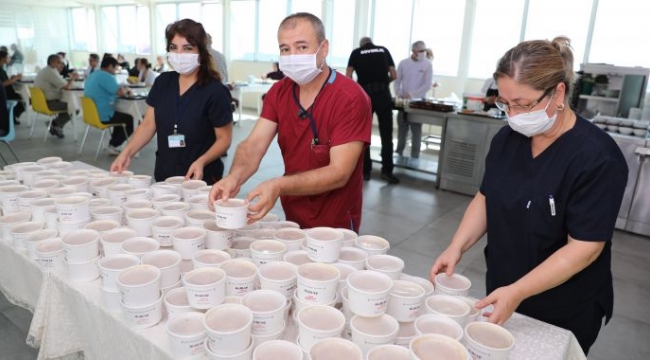 Aşure kazanları sağlıkçılar için kaynadı