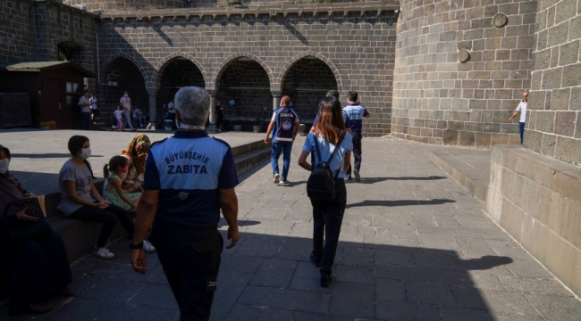 Çok dilli ‘Turizm Zabıtası’ ekibi hizmet vermeye devam ediyor