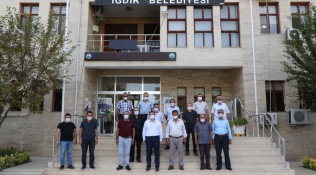 Vali/Belediye Başkan V. Sn. Engin Sarıibrahim, ilimiz merkez mahalle muhtarlarıyla bir araya geldi