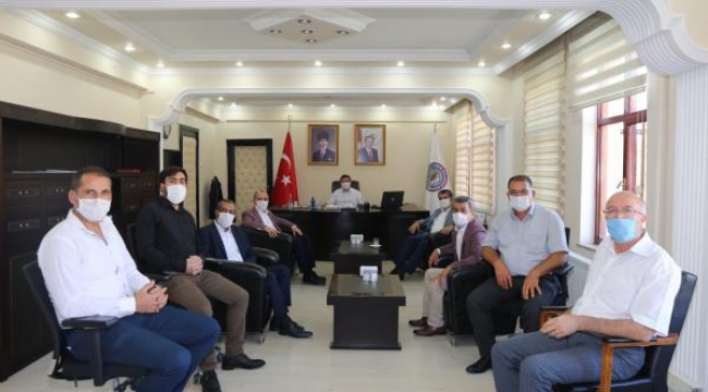 Vali/Belediye Başkan V. Sayın H. Engin Sarıibrahim’i Basın İlan Kurumu Erzurum Şube Müdürü Tahsin Şahin, beraberindeki Yardımcısı Ali Aktaş ile birlikte ziyaret etti.