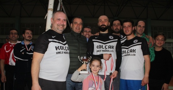 Ayvalık’ta Muhtarlar Derneği’nin voleybol turnuvası yapıldı