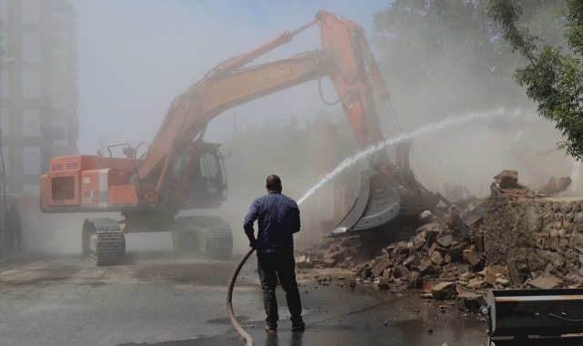 Kayseri'de kentsel dönüşüm projesi kapsamında gecekonduların yıkımına başlandı