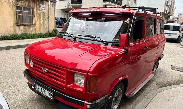 1979 model aracını 'Çiçek Abbas' minibüsüne benzetti