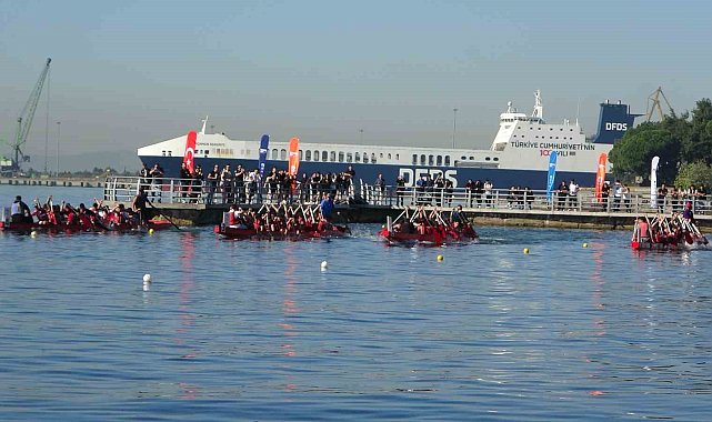 'Pendik Cumhuriyet Kupası Dragon Bot Yarışları'nda öğrenciler birincilik için kürek çekti