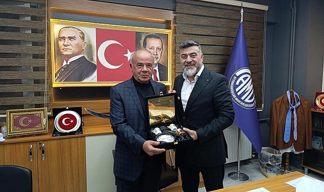 40 yıllık muhtara vefa plaketi