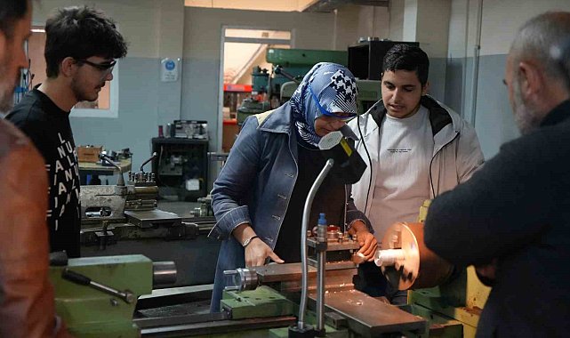 45 yaşında üniversiteye başladı, endüstriyel kalıpçılık bölümünün tek kadın öğrencisi oldu