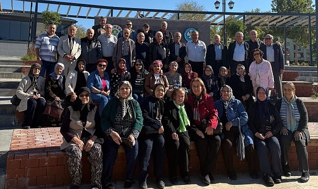 57 yıl sonra ilkokul öğretmenleriyle buluştular