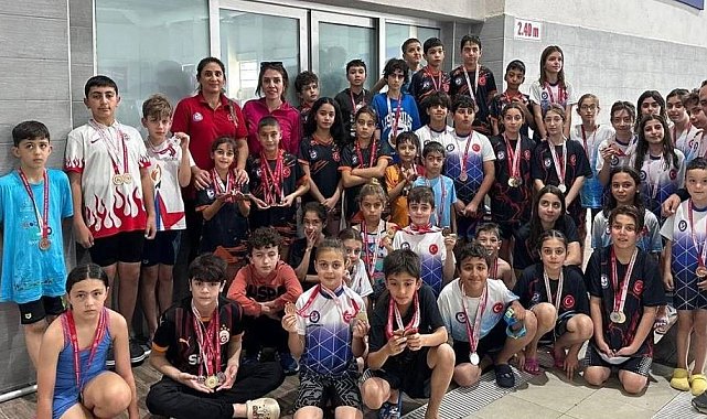 7'den 70'e Cumhuriyet coşkusu: Bayram onuruna kulaç attılar