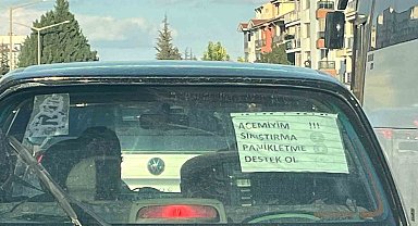 Acemi sürücünün arabasına astığı not dikkat çekiyor