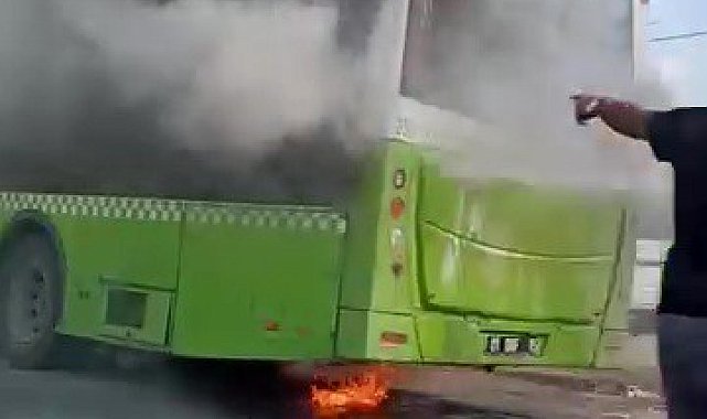 Adana'da belediye otobüsü alev alev yandı