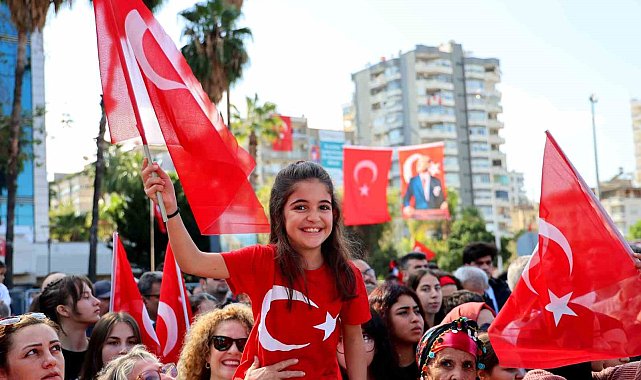 Adana'da Cumhuriyet'in 102. yılı coşkuyla kutlandı