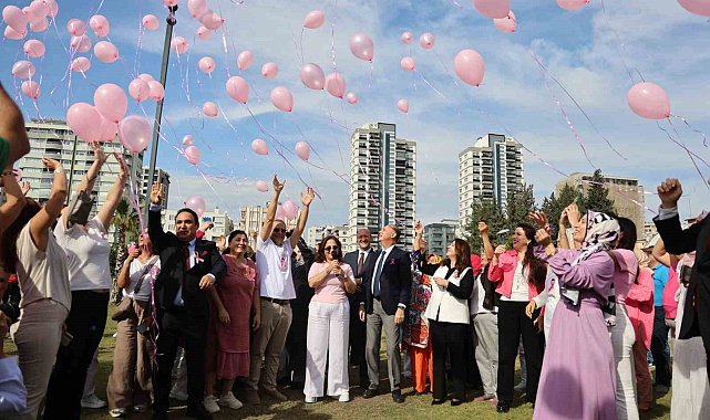Adana'da gökyüzüne yüzlerce pembe balon bırakıldı