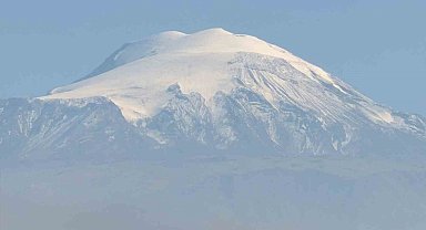 Ağrı Dağı'nda yağan karla kartpostallık görüntüler oluştu