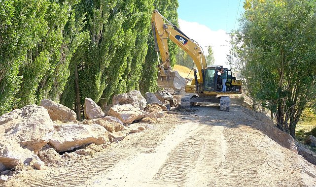 Akçaören yolunda altyapı güçlendirme çalışmaları sürüyor